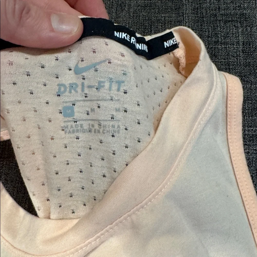 Nike Dri-FIT Tailwind Running Tank Peach – Women’s Size S